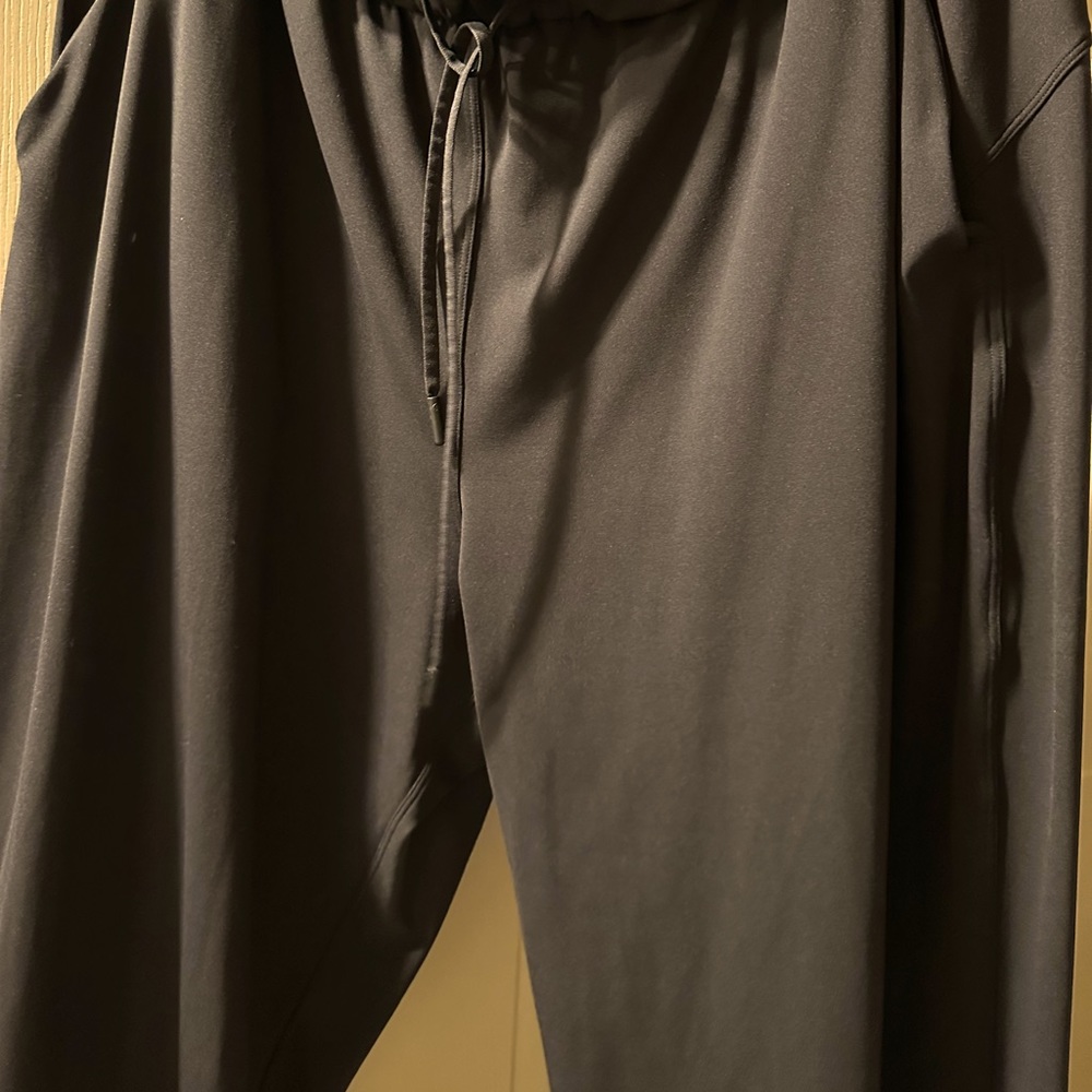 Black - Lululemon Stretch High-Rise pant size 16